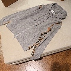 burbery page 1 t (55)