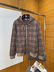 burbery page 1 t (77)