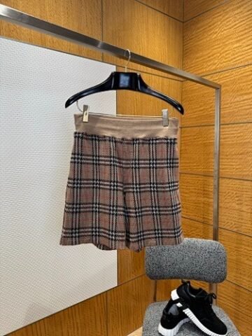 burbery page 2 t (41)