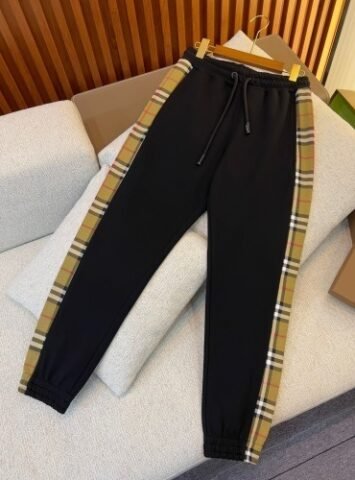 burbery page 3 t (7)